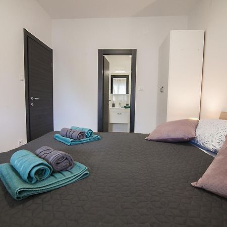 Family Apartments Brach Bol Dış mekan fotoğraf