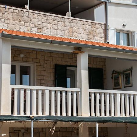 Family Apartments Brach Bol Dış mekan fotoğraf