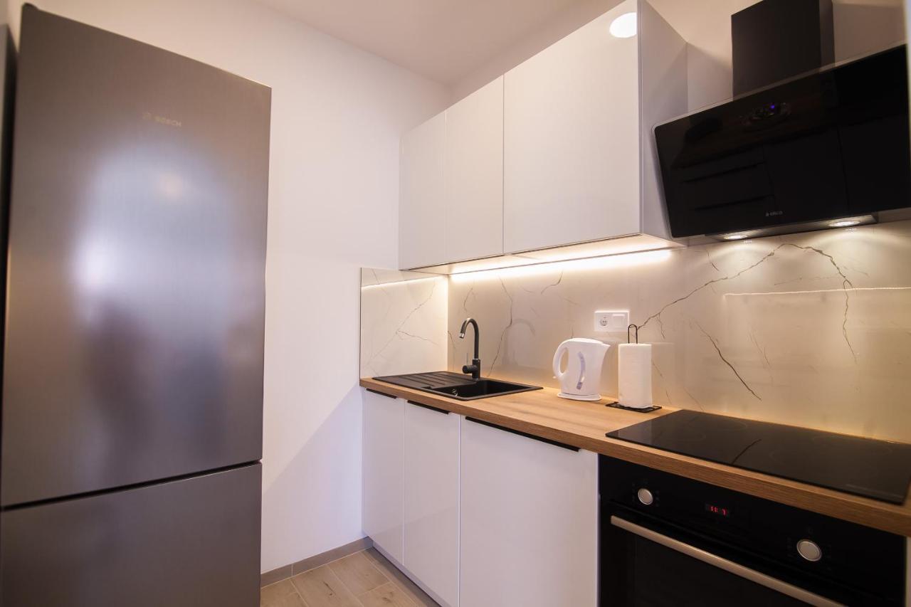 Family Apartments Brach Bol Dış mekan fotoğraf