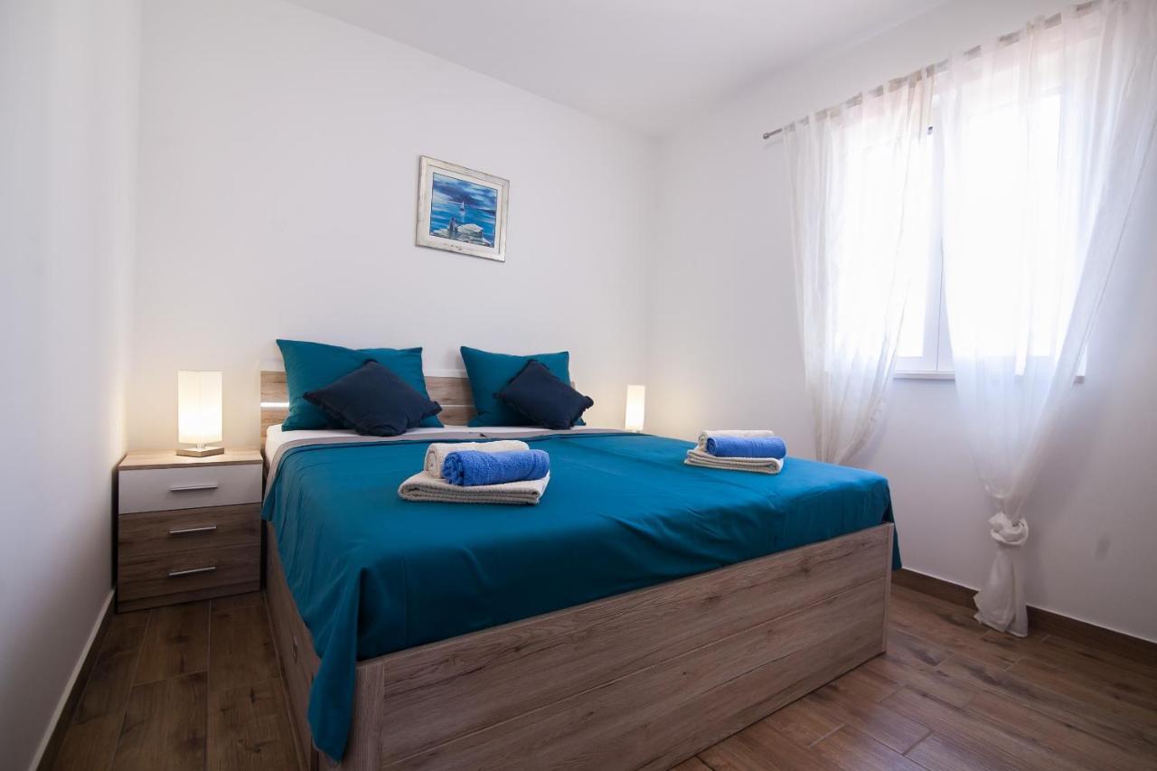 Family Apartments Brach Bol Dış mekan fotoğraf