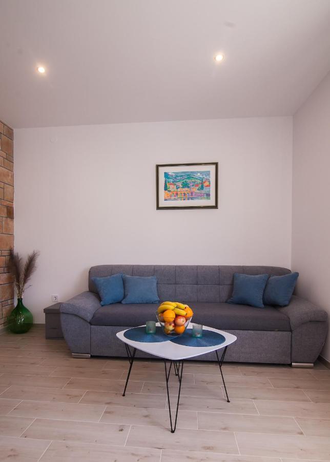 Family Apartments Brach Bol Dış mekan fotoğraf