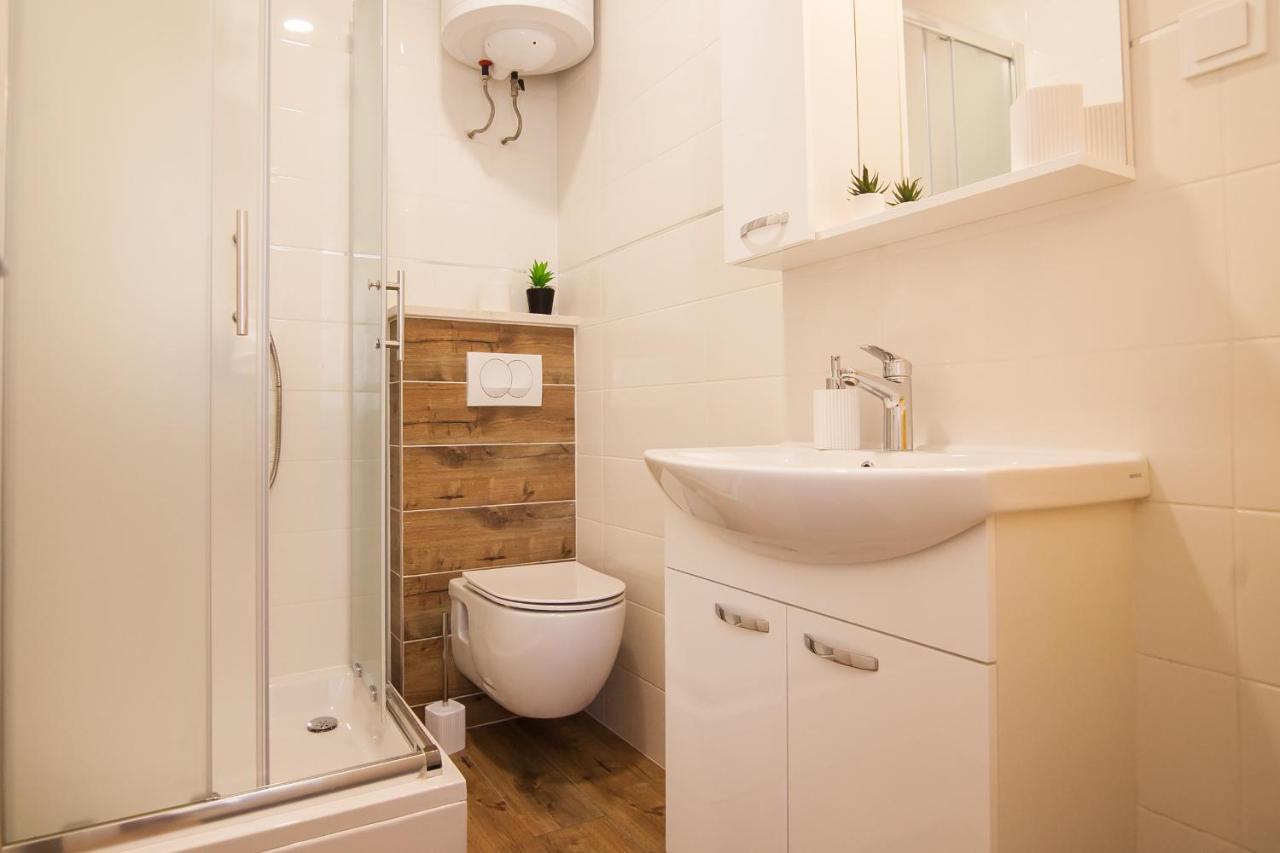 Family Apartments Brach Bol Dış mekan fotoğraf