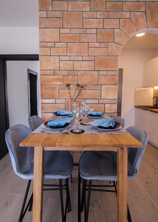 Family Apartments Brach Bol Dış mekan fotoğraf