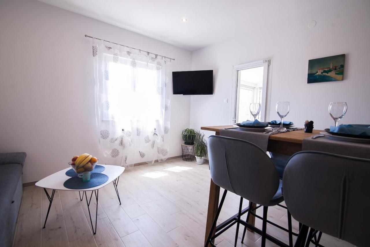Family Apartments Brach Bol Dış mekan fotoğraf
