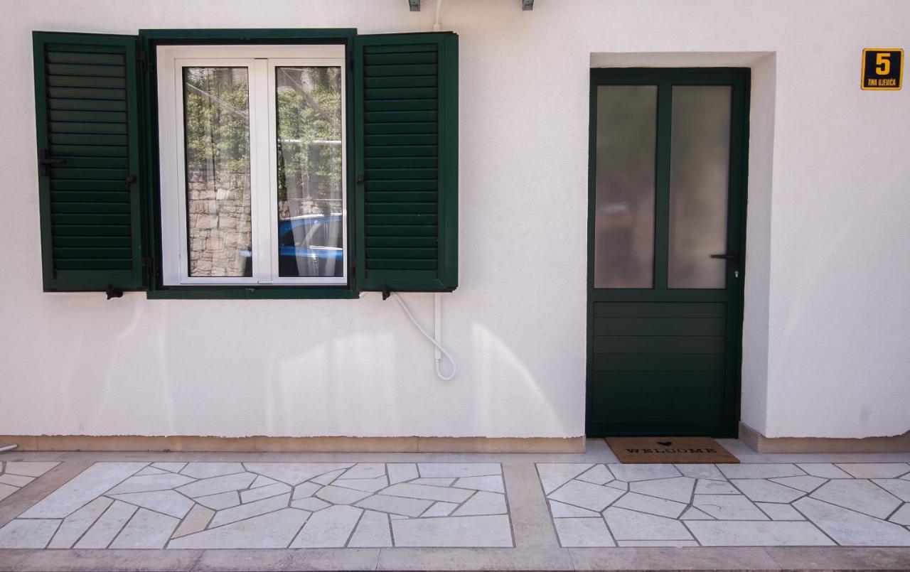 Family Apartments Brach Bol Dış mekan fotoğraf
