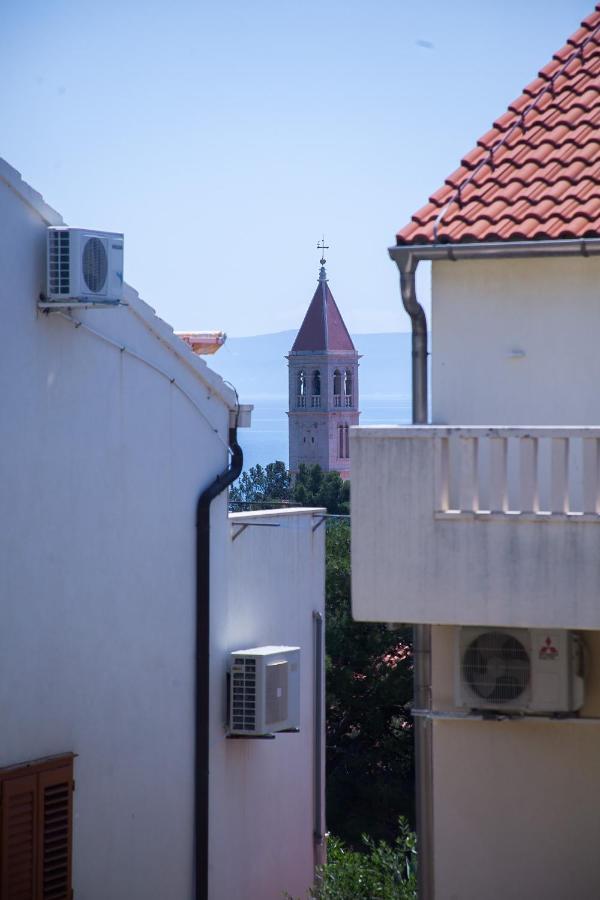 Family Apartments Brach Bol Dış mekan fotoğraf