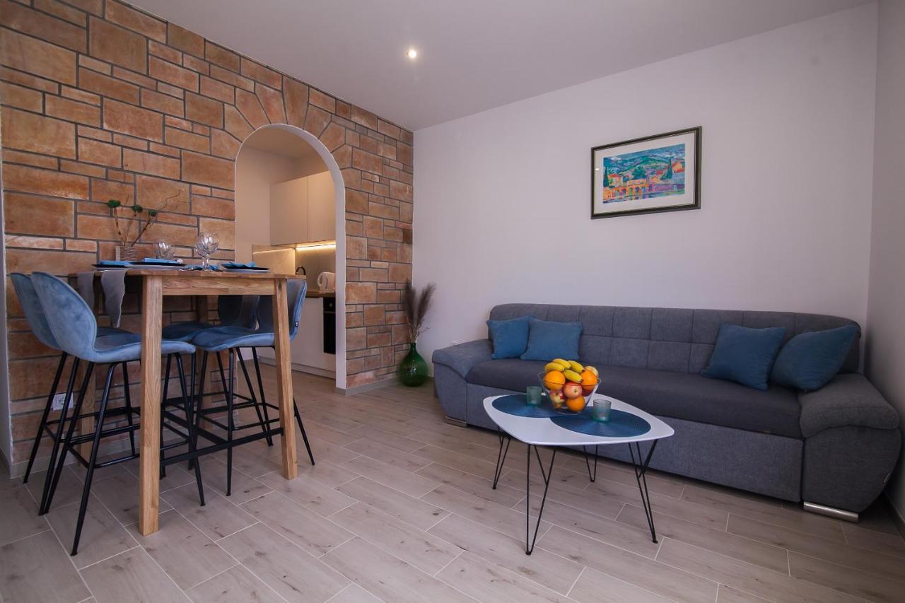 Family Apartments Brach Bol Dış mekan fotoğraf
