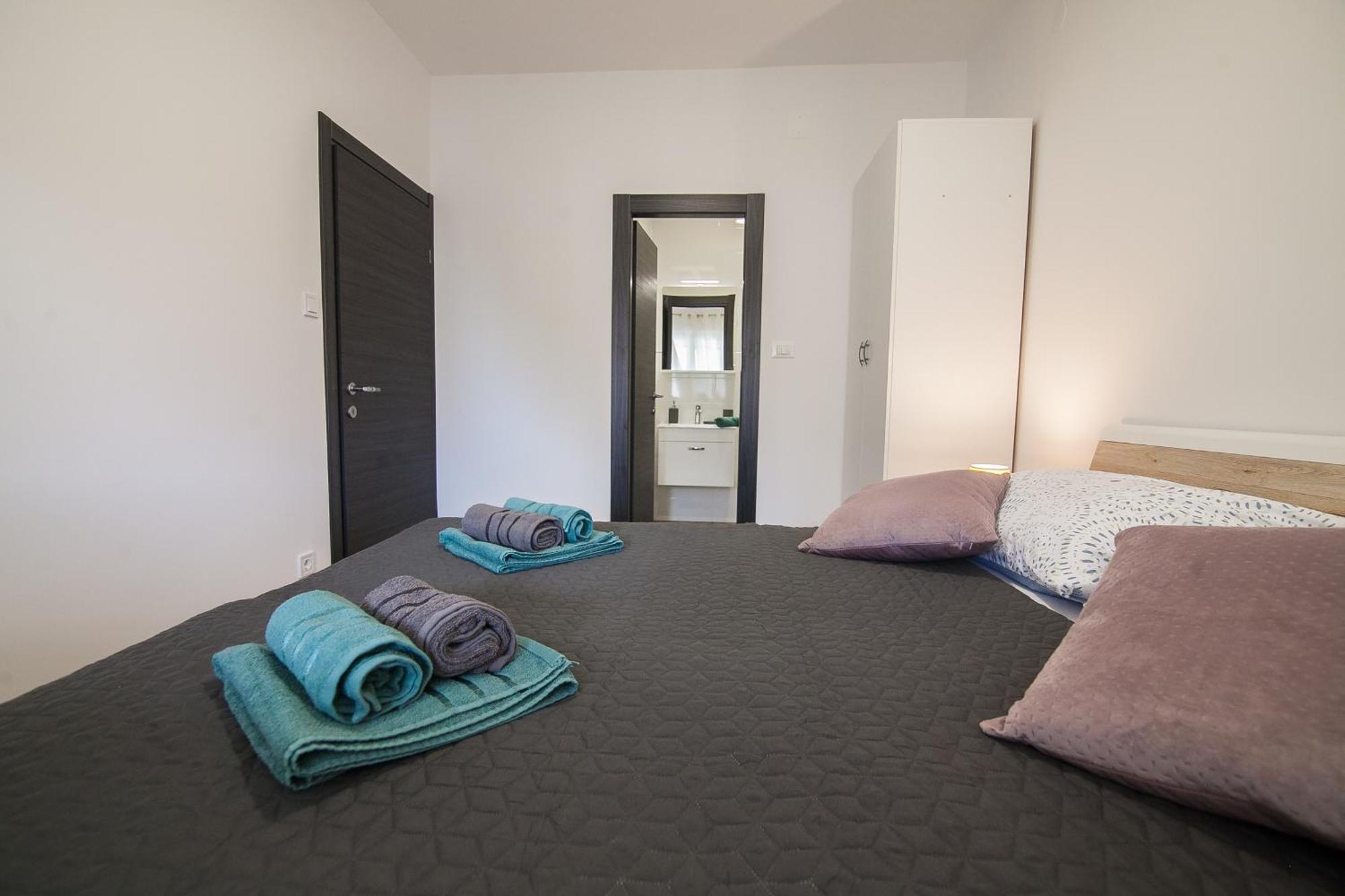 Family Apartments Brach Bol Dış mekan fotoğraf