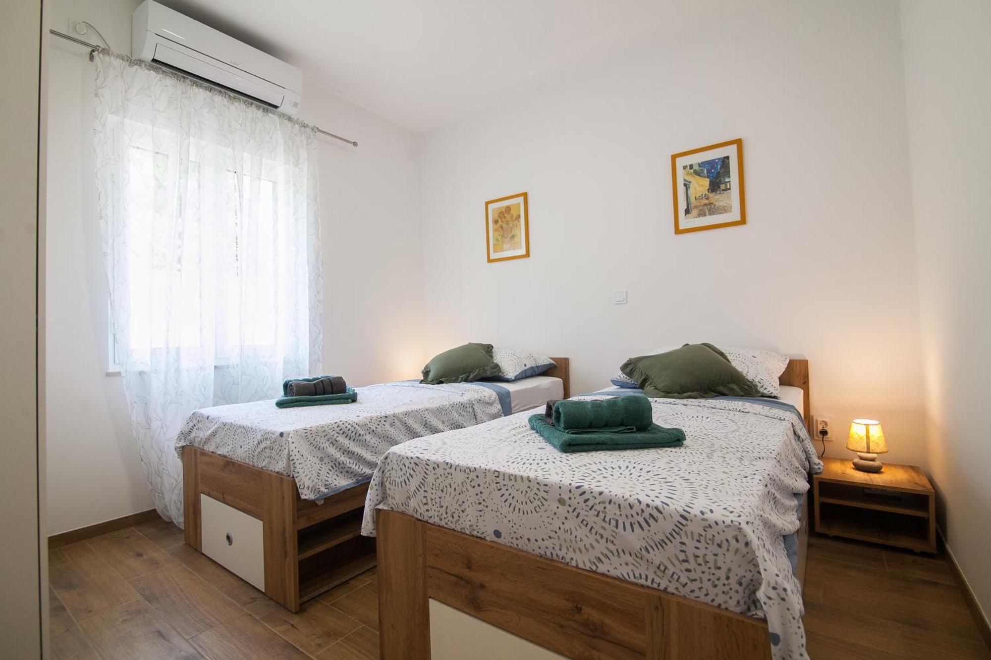 Family Apartments Brach Bol Dış mekan fotoğraf