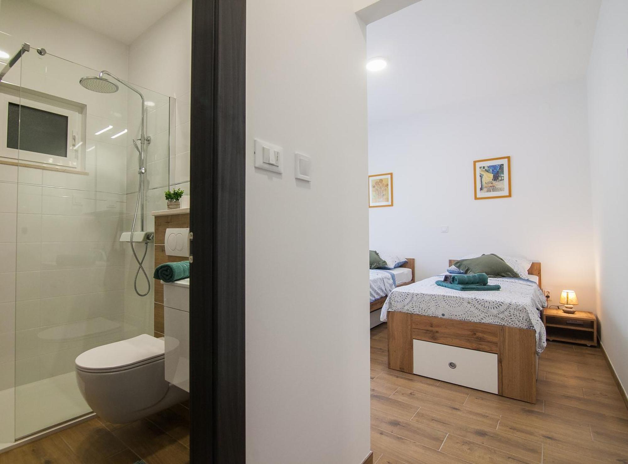 Family Apartments Brach Bol Dış mekan fotoğraf