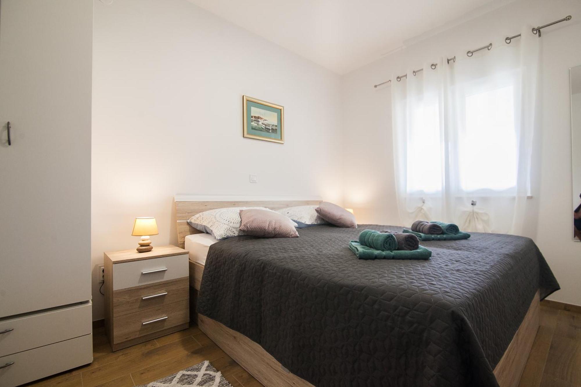 Family Apartments Brach Bol Dış mekan fotoğraf