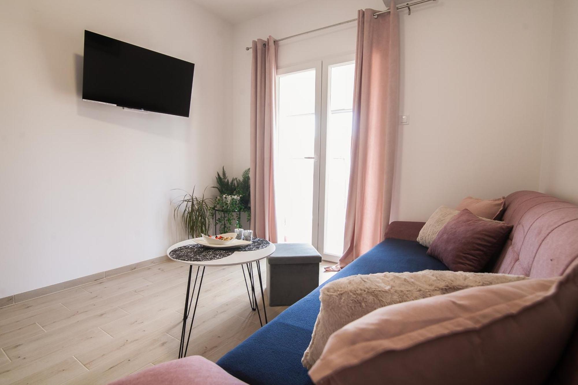Family Apartments Brach Bol Dış mekan fotoğraf